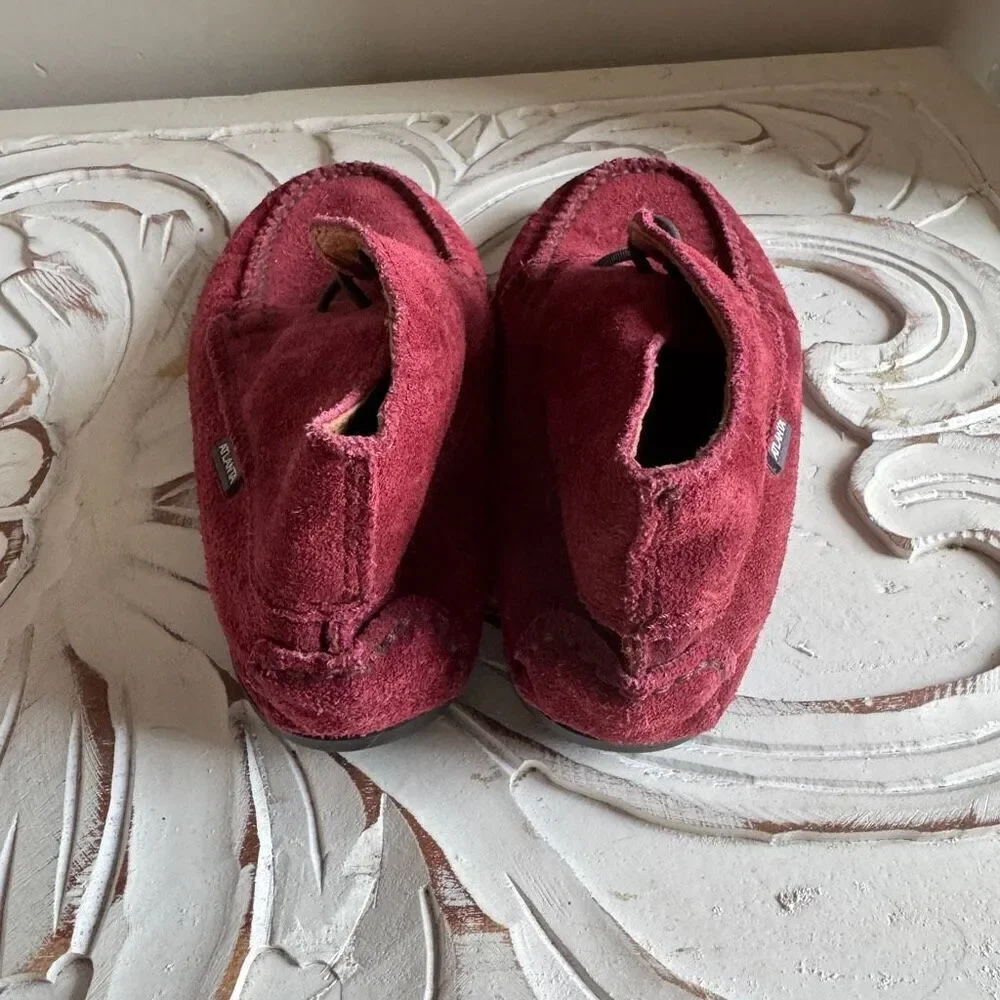 Atlanta Mocassin cranberry suede slip on size 13